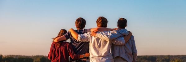 El arte de hacer nuevos amigos: estrategias para socializar con confianza
